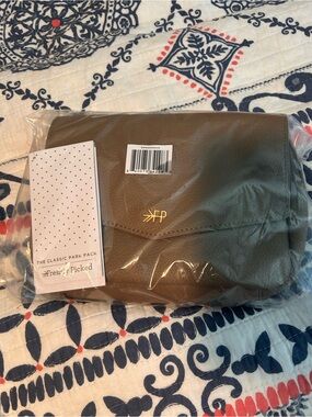 Freshly Picked Crossbody Bag in Olive